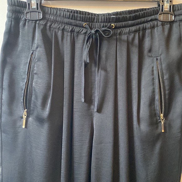 Smart Set pleated Satin Jogger Pant - Picture 3 of 9